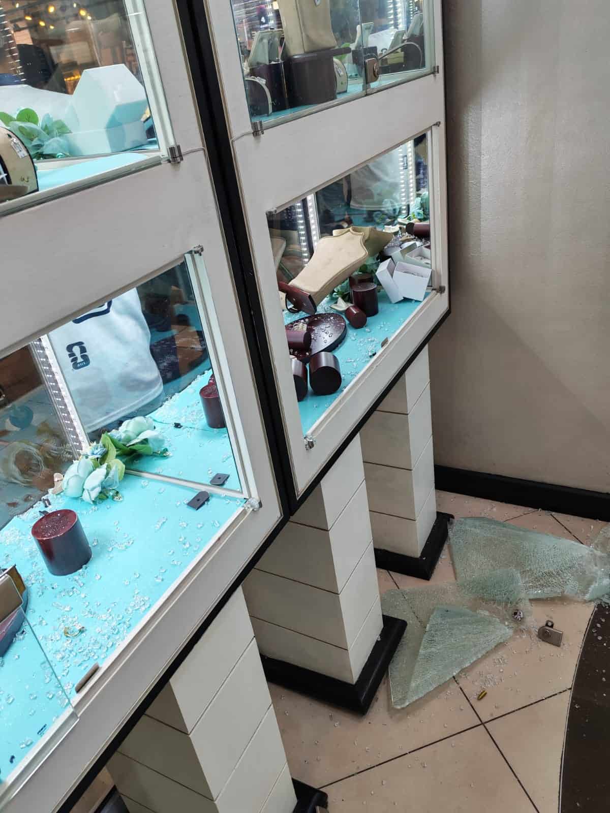 Customer shot during jewellery store robbery in Pietermaritzburg