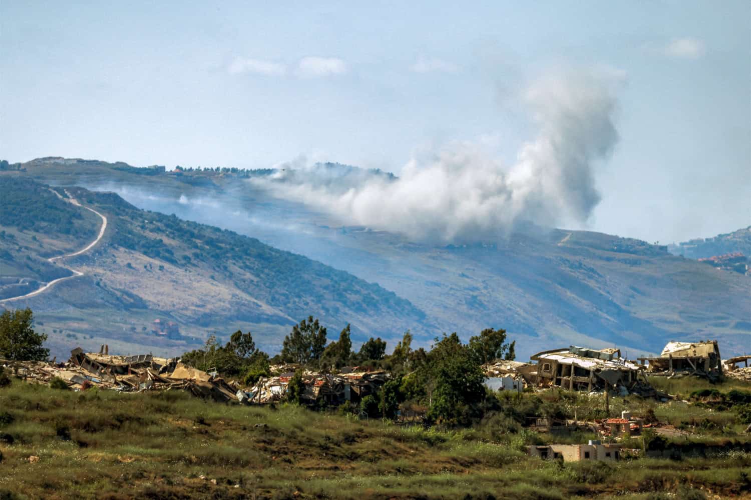 Some south Lebanon residents trickle back as Israel-Hezbollah fighting pauses